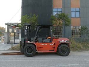 10吨4米叉车