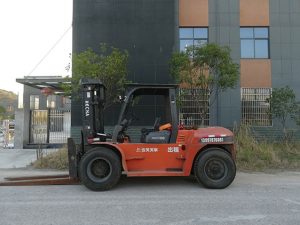 10吨4米叉车